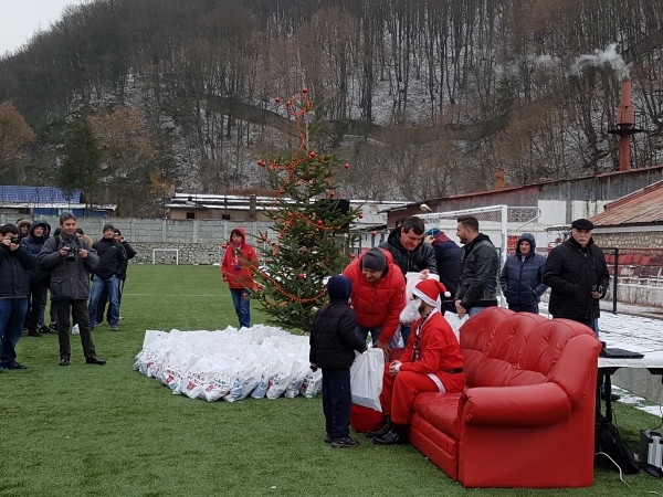 Moș Crăciun a trecut prin Valea Domanului