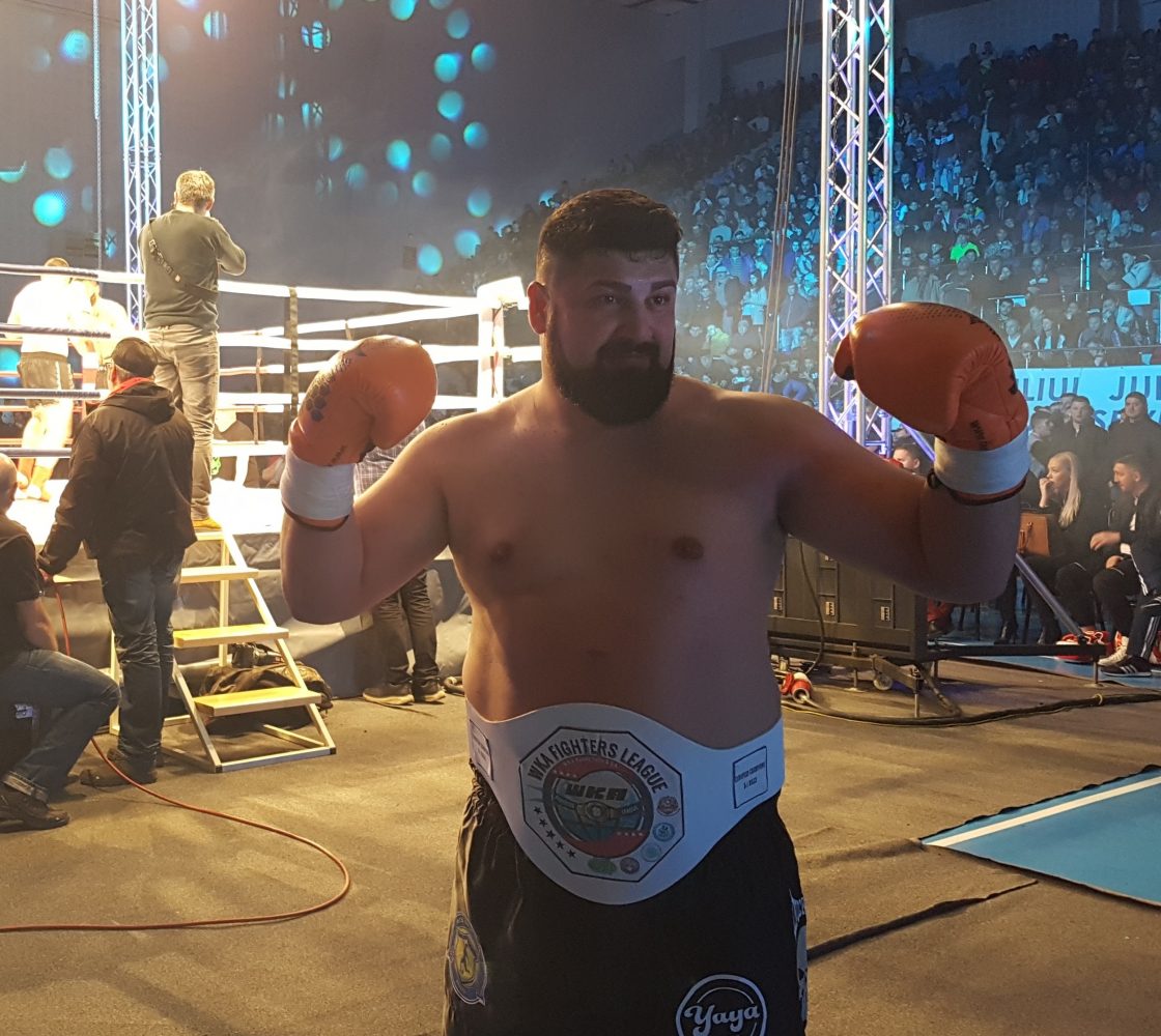 Gala de kickboxing a umplut Sala Polivalentă! Reșițeanul Rusalin, și-a făcut K.O. adversarul!