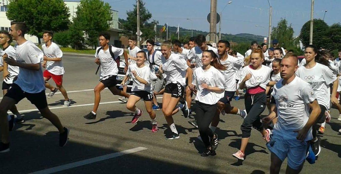Peste 600 de participanți au alergat la Crosul Național ”Ziua Olimpică” Reșița 2018!