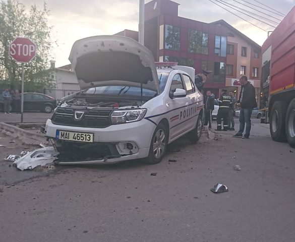 Accident rutier in Oravita ,cu mașina Poliției, polițistul șofer este rănit